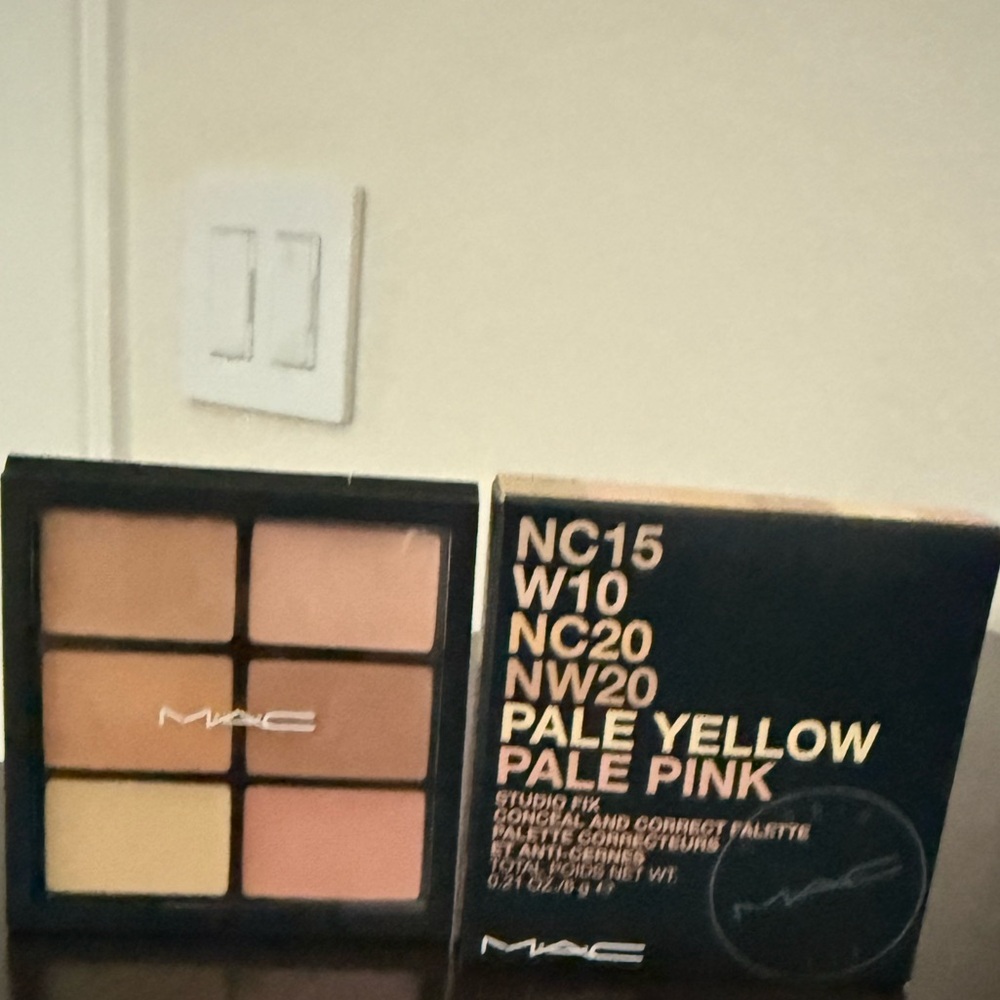 MAC Cosmetics Conceal & Correct Palette in Pale Yellow and Pale Pink